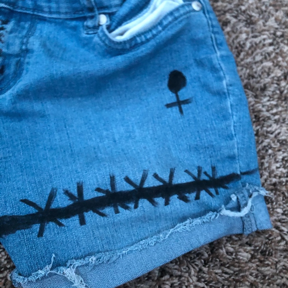 Shorts - Picture 6 of 8